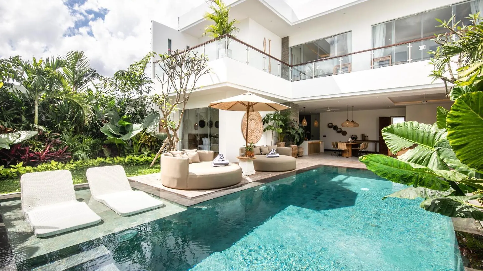 Coastal Elegance 4Br Villa, 400M To Finns, 坎古 印尼