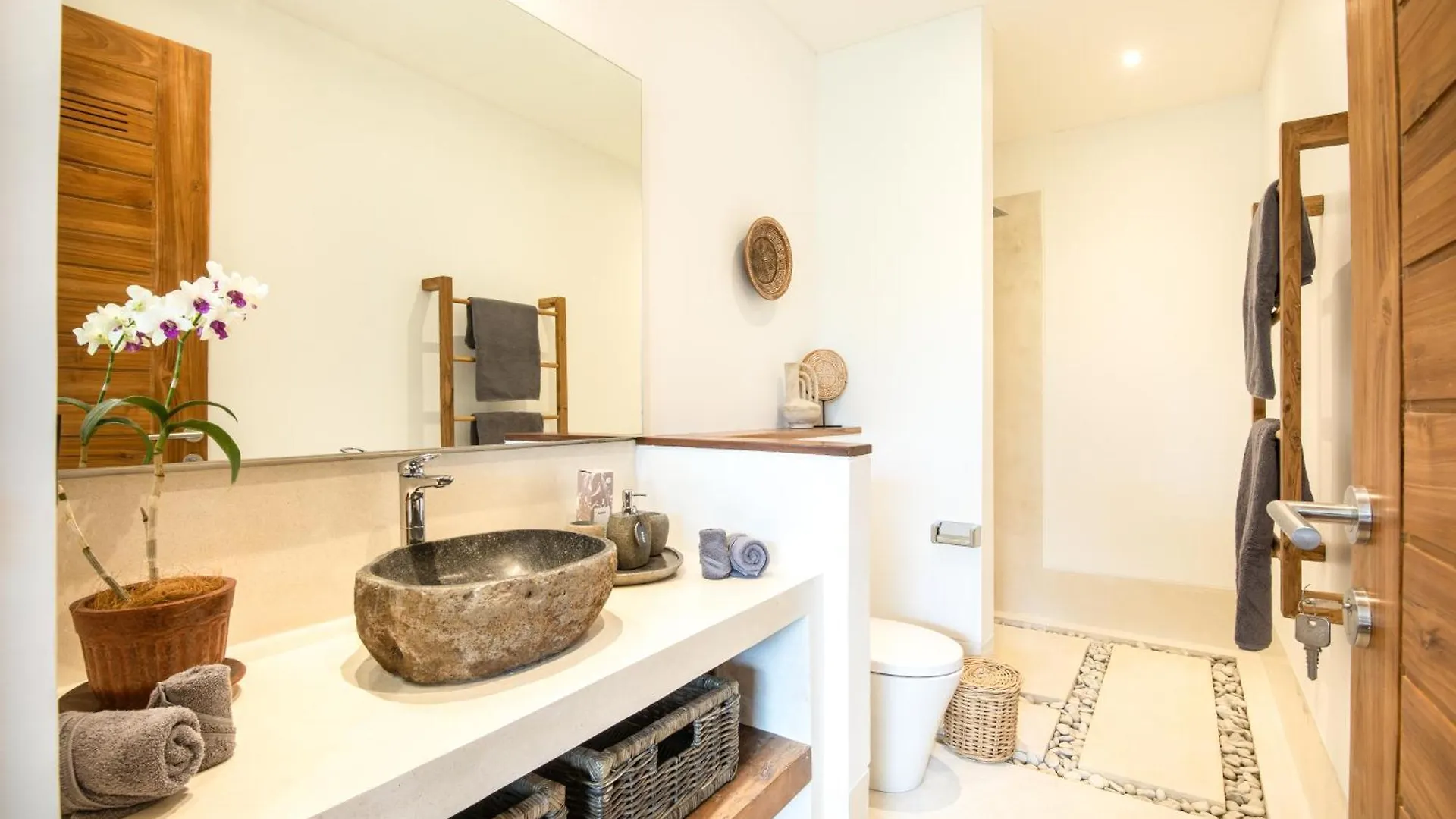 Coastal Elegance 4Br Villa, 400M To Finns, 坎古 0*,  印尼