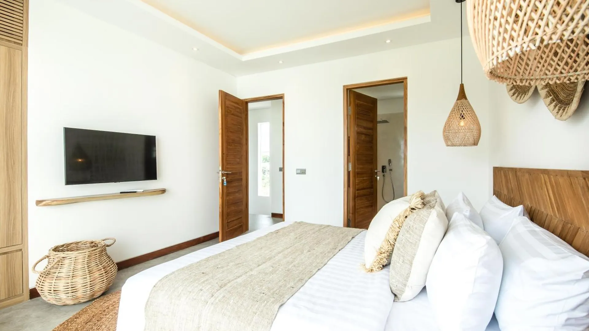 Coastal Elegance 4Br Villa, 400M To Finns, 坎古 印尼